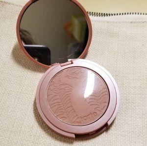 NWT tarte Amazonian clay 12-hour blush

In exposed